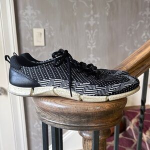 ECCO DANISH DESIGN ladies sneaker euro 41. US 10.5 INTRINSIC KARMA TIE SHOE